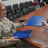 Подписание соглашения между холдингом "ЕвроМедиа" и АНО "Центр развития молодежного предпринимательства "ЛИБИ"
